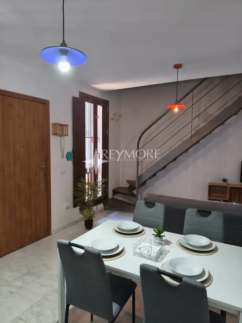 Sala d'estar de Dúplex de lloguer en Córdoba amb Aire condicionat, Calefacció i Moblat