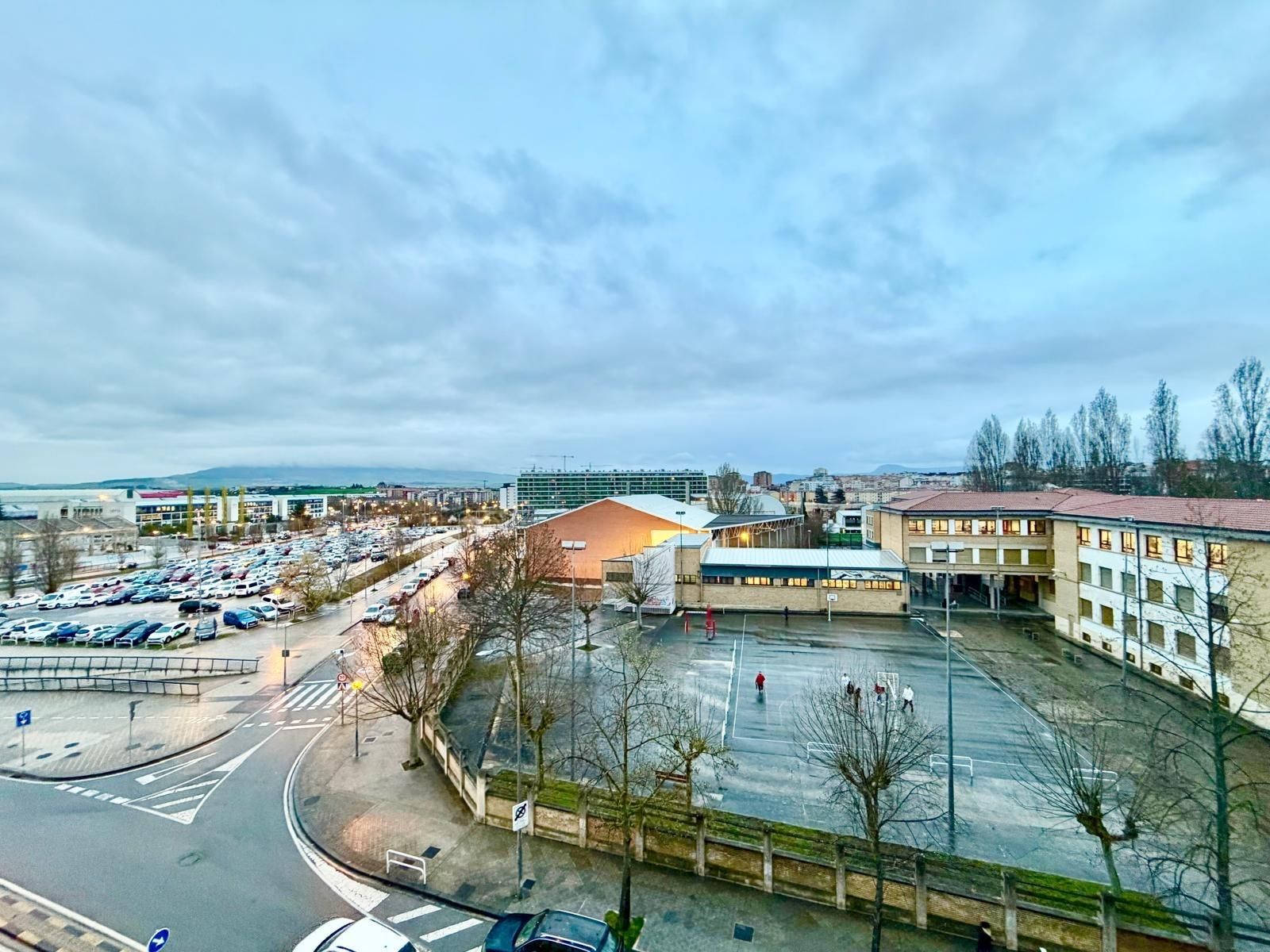 Außenansicht von Wohnung zum Verkauf in  Pamplona / Iruña mit Heizung