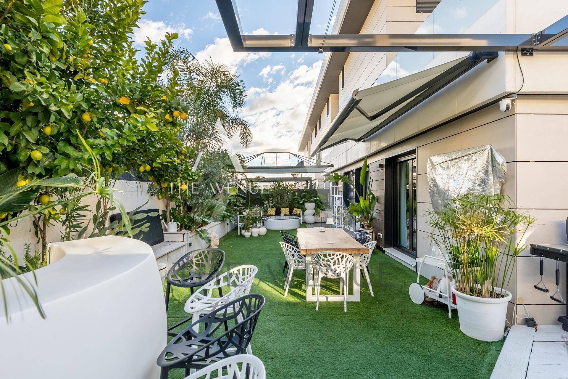 Terrassa de Dúplex en venda en Boadilla del Monte amb Aire condicionat, Jardí privat i Traster