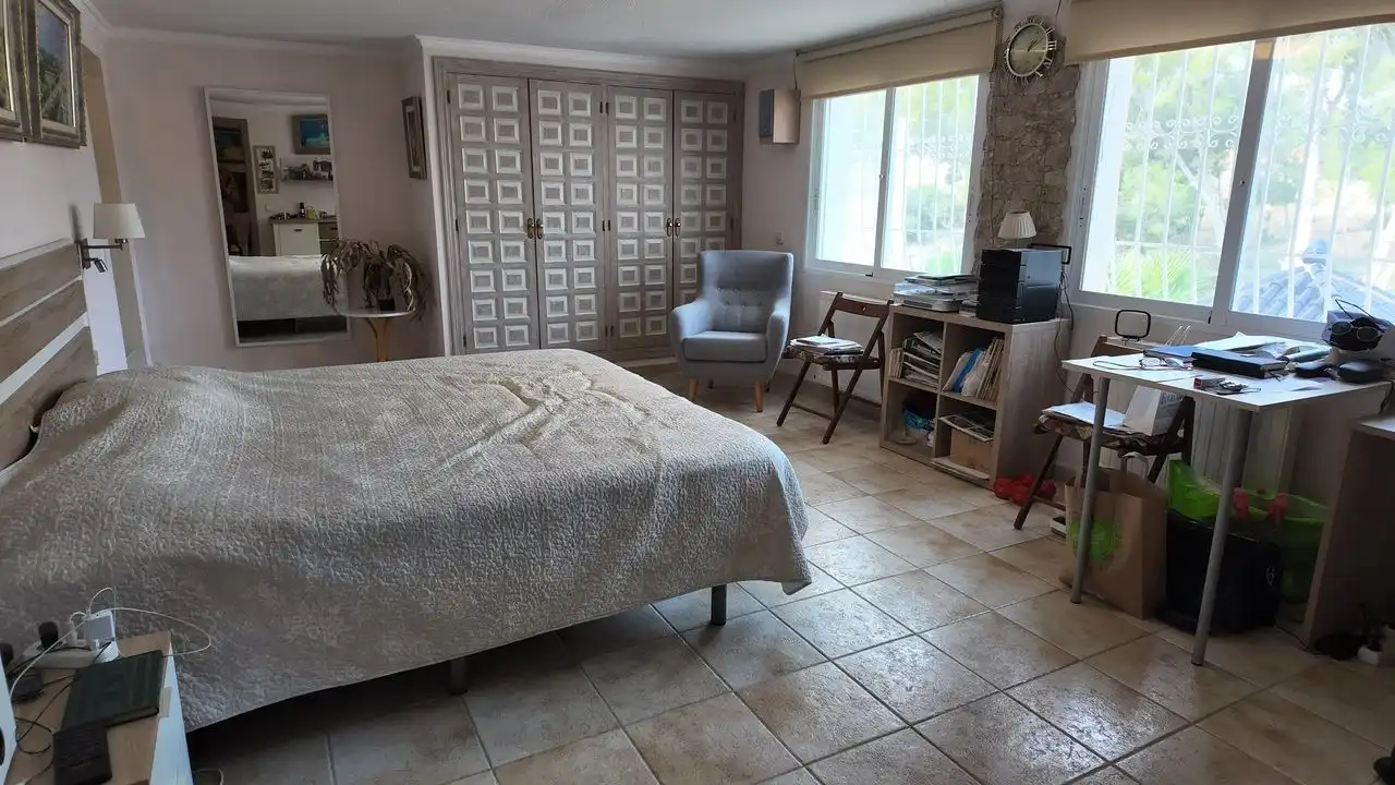 Habitación de Casa o chalet en venta en L'Alfàs del Pi con Aire acondicionado, Calefacción y Jardín privado
