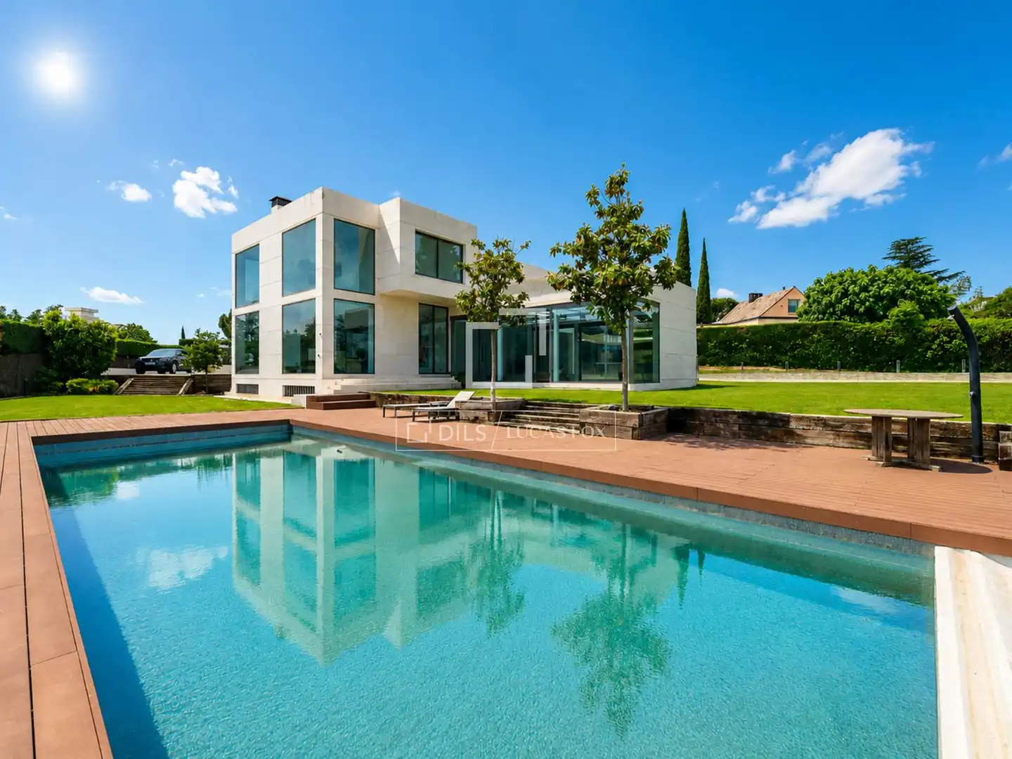 Villa mit Pool zum Verkauf in Urbanización La Moraleja