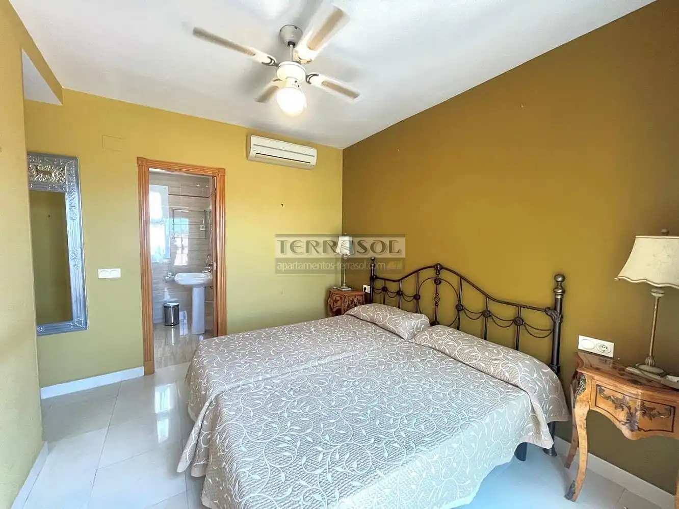 Habitación de Ático en venta en Vélez-Málaga con Aire acondicionado, Calefacción y Jardín privado