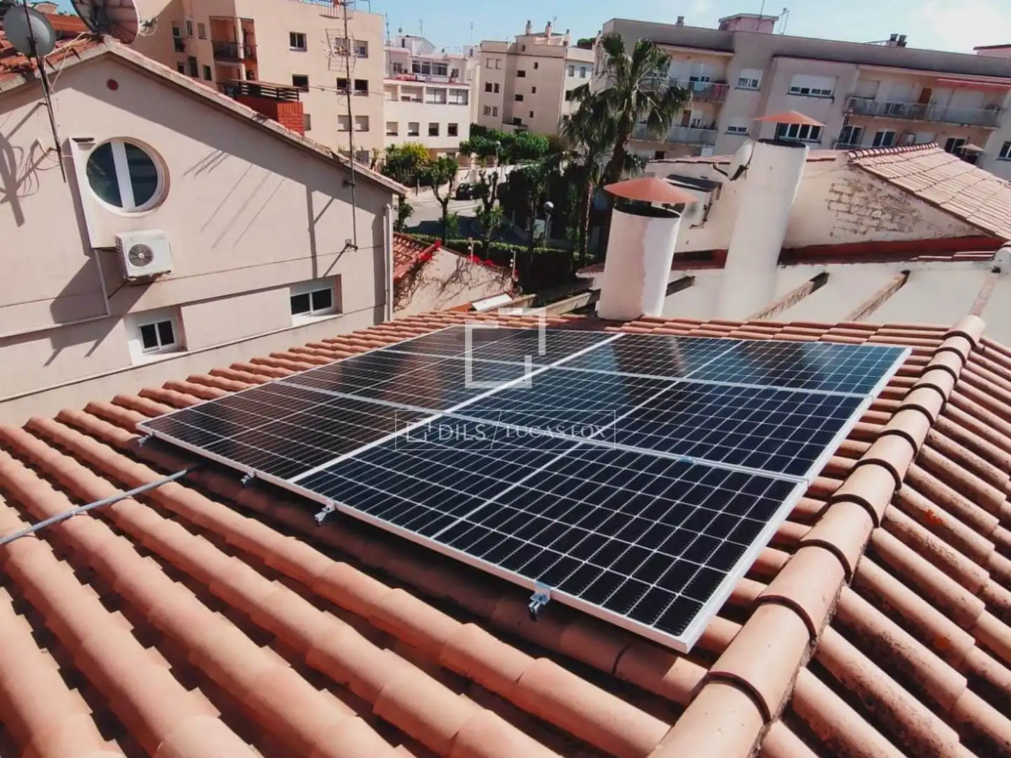 Exterior view of Houses for sale in Vilanova i la Geltrú  with Air Conditioner, Heating and Private garden