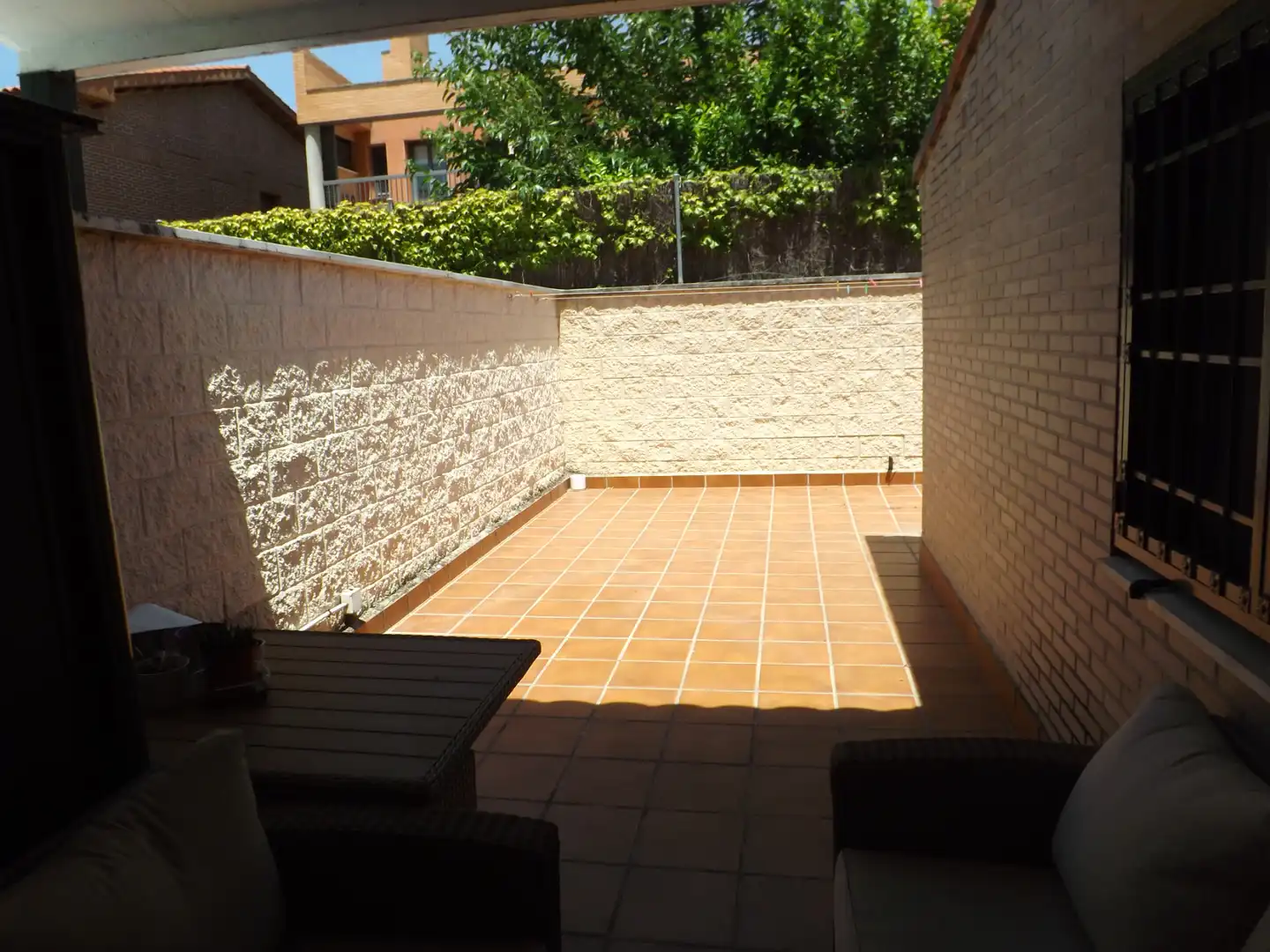 Terrasse von Einfamilien-Reihenhaus zum Verkauf in Talavera de la Reina mit Klimaanlage, Heizung und Privatgarten