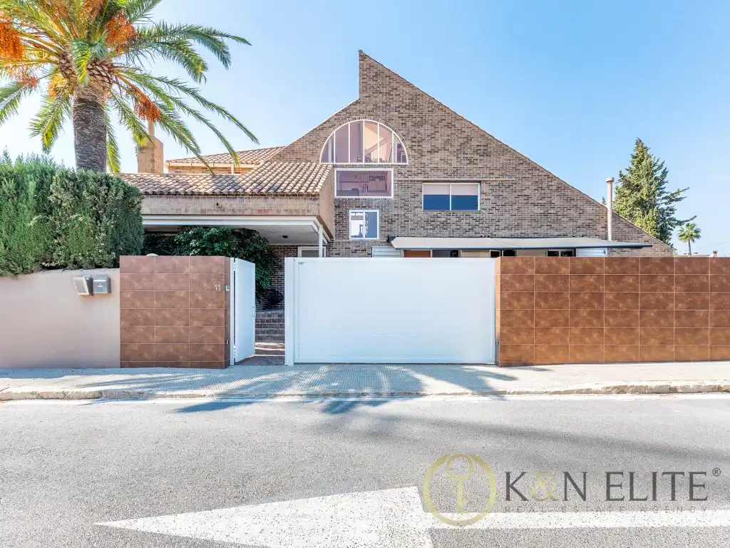 Vista exterior de Casa o xalet en venda en Sant Joan d'Alacant amb Aire condicionat, Jardí privat i Terrassa