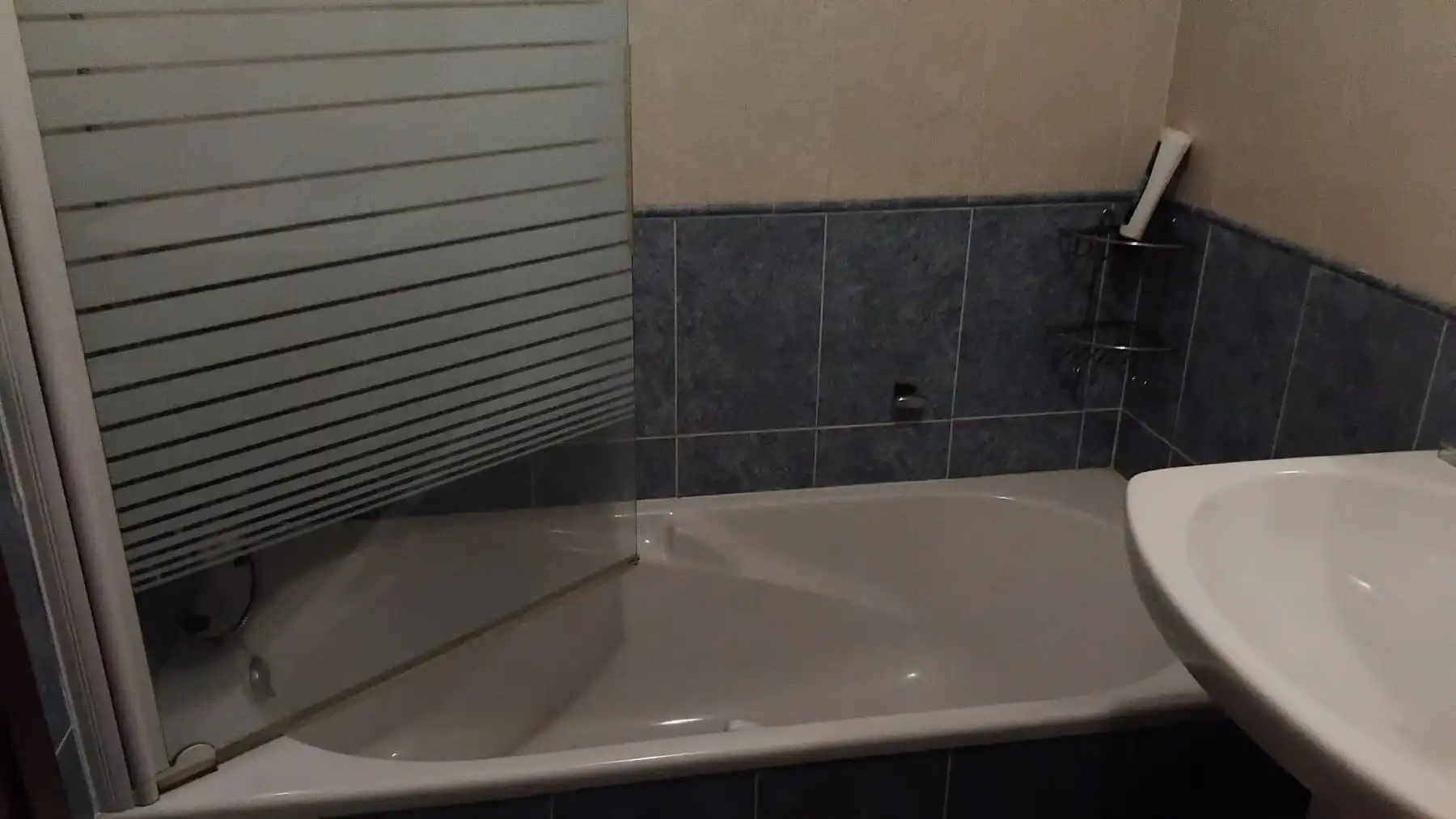 Baño de Apartamento en venta en Ribeira con Calefacción, Trastero y Amueblado