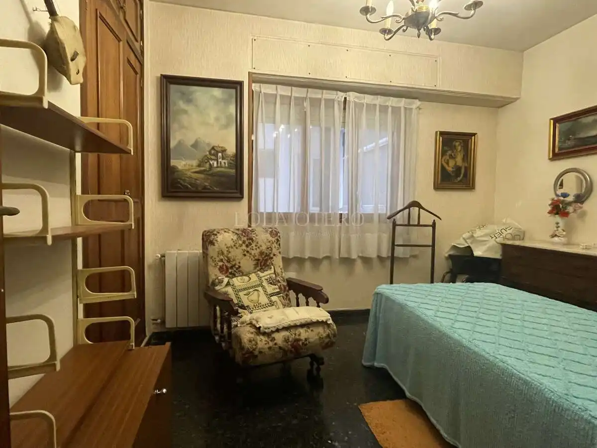 Bedroom of Flat for sale in Valencia  with Air Conditioner, Heating and Balcony