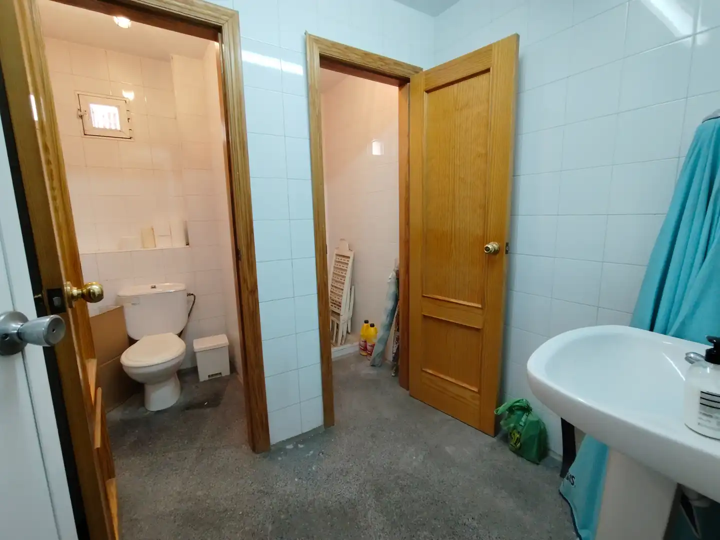 Badezimmer von Gebäude zum Verkauf in La Zubia