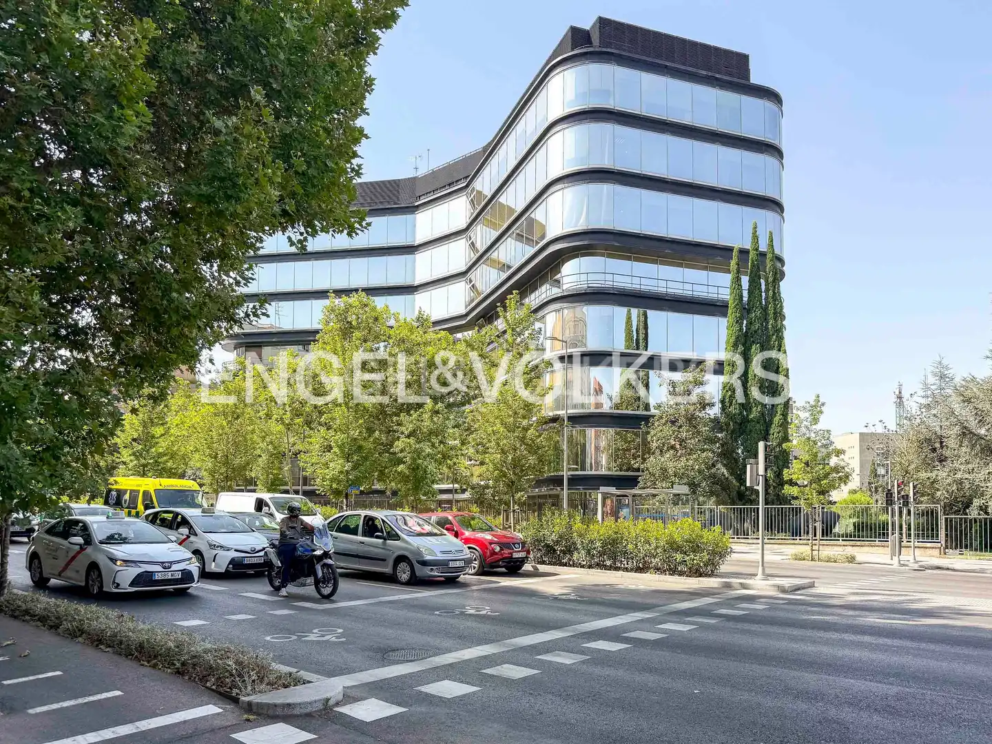 Vista exterior de Piso en venta en Madrid con Calefacción y Parquet