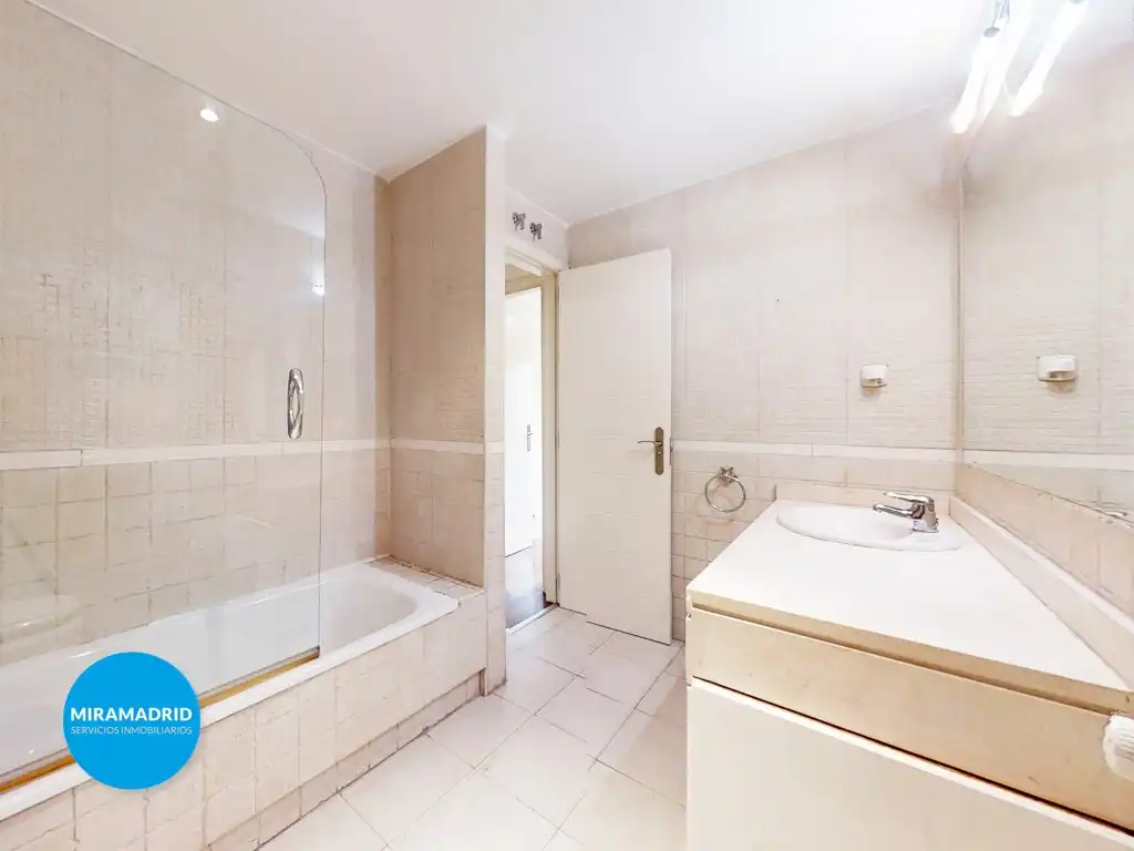 Baño de Casa adosada en venta en Paracuellos de Jarama con Aire acondicionado