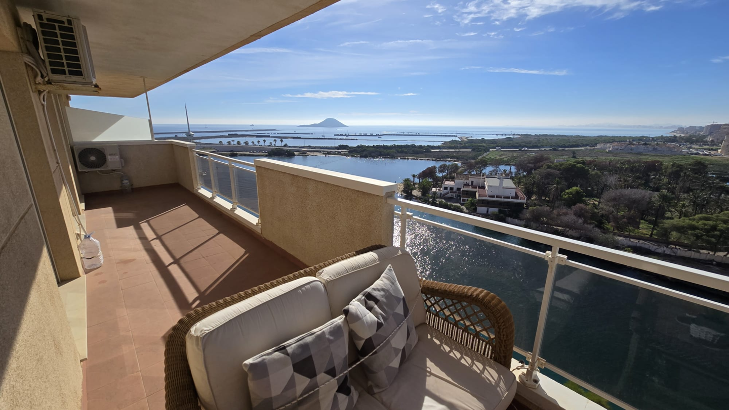 Vista exterior de Ático en venta en La Manga del Mar Menor con Aire acondicionado, Jardín privado y Terraza