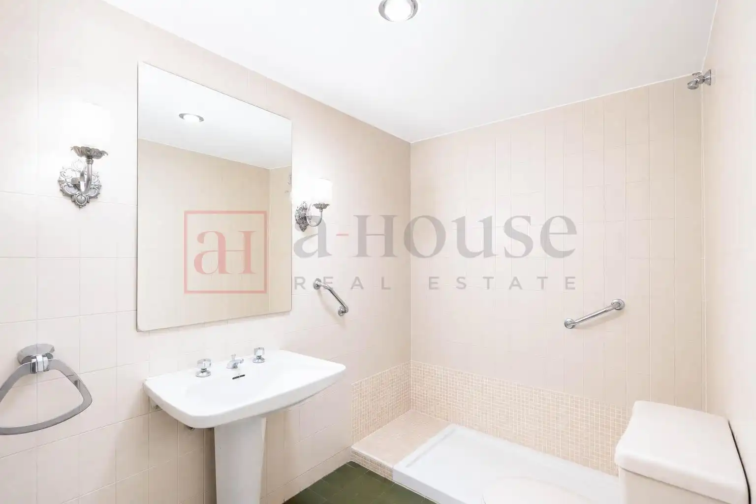 Badezimmer von Wohnung zum Verkauf in Madrid mit Klimaanlage, Heizung und Terrasse
