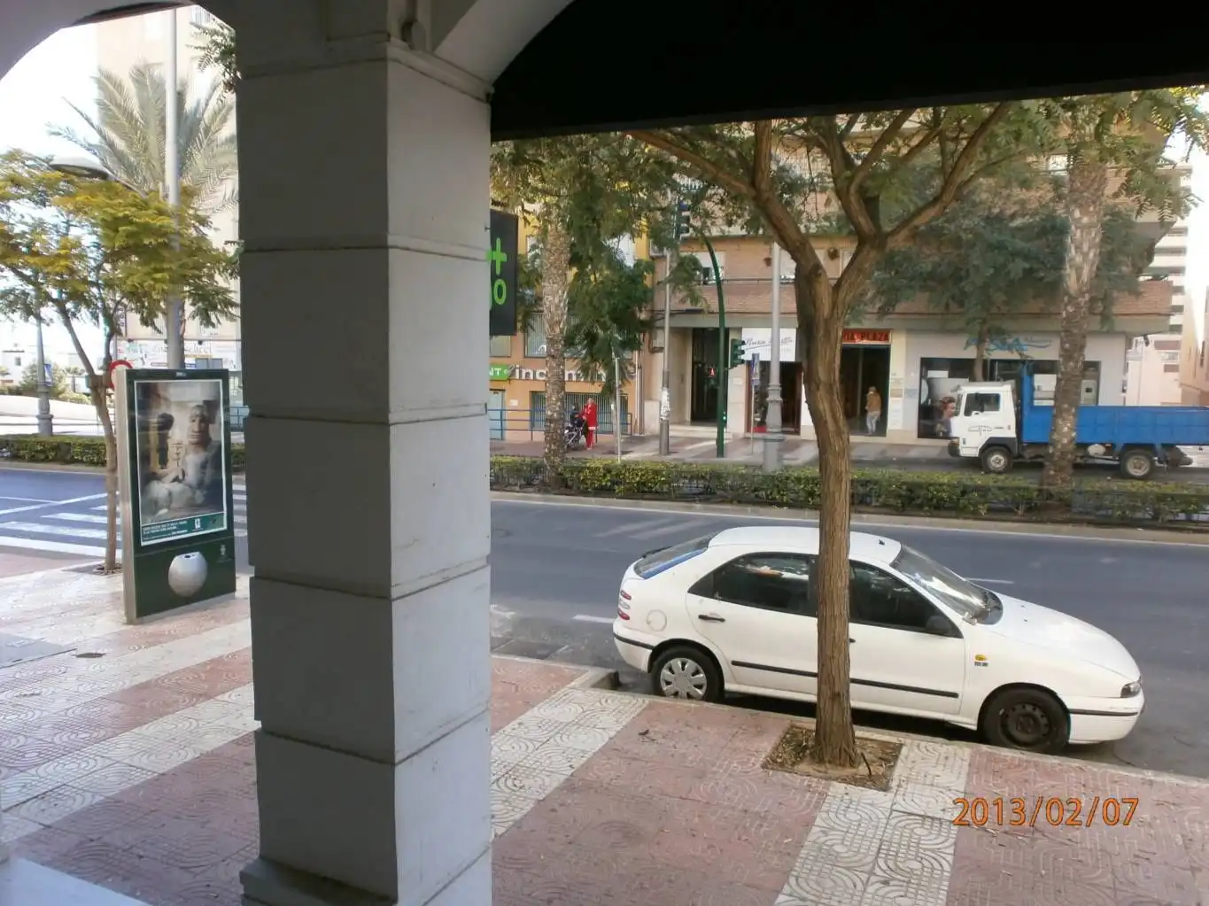 Vista exterior de Local en venda en Roquetas de Mar amb Parquet
