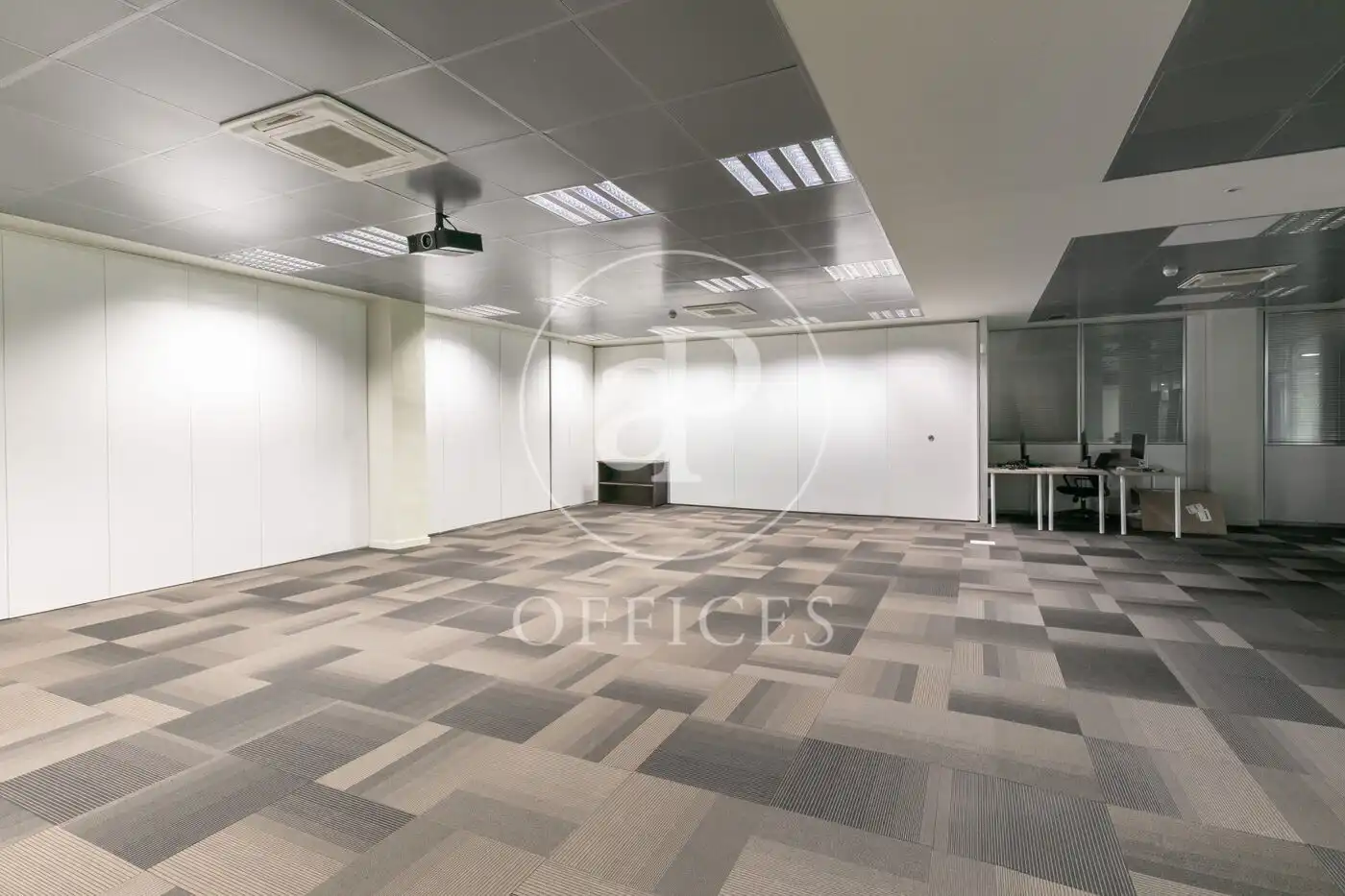 Büro zur Miete in Badalona mit Klimaanlage und Heizung