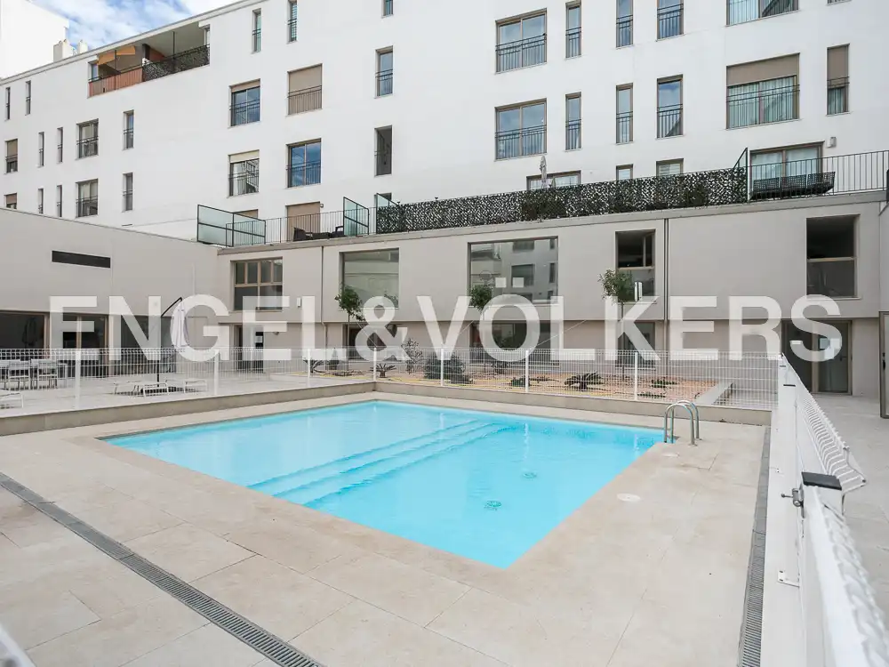 Swimming pool of Flat for sale in Valencia  with Air Conditioner, Heating and Storage room