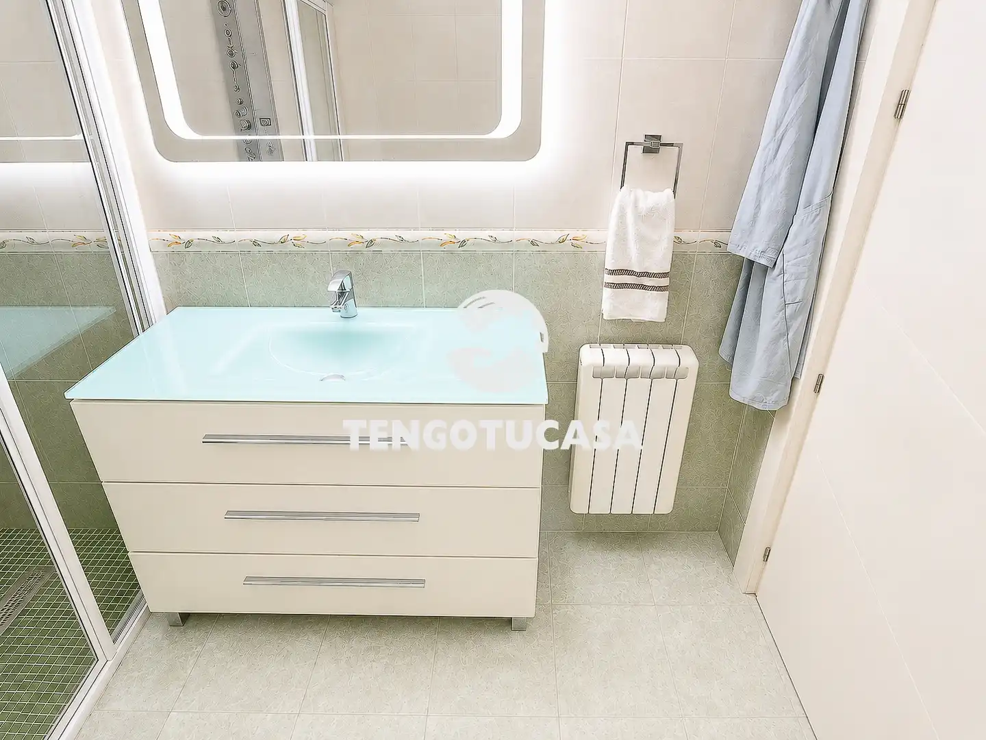 Bathroom of Flat for sale in Madrid