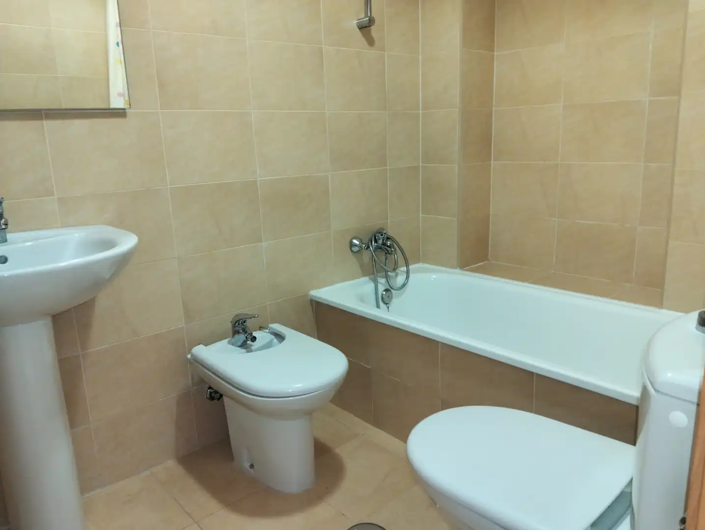 Badezimmer von Wohnung zum Verkauf in La Manga del Mar Menor mit Klimaanlage, Heizung und Privatgarten