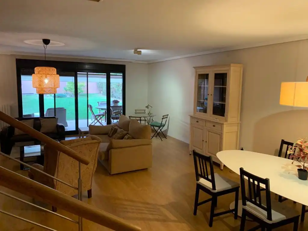 Sala de estar de Casa o chalet de alquiler en Villanueva de Gállego con Aire acondicionado, Calefacción y Jardín privado