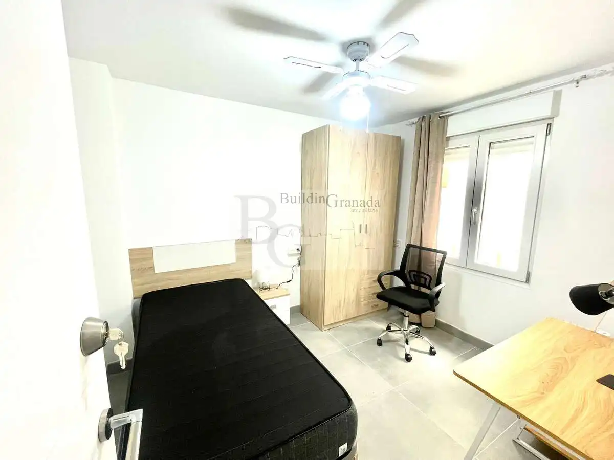 Habitación de Piso de alquiler en Granada con Calefacción, Terraza y Amueblado
