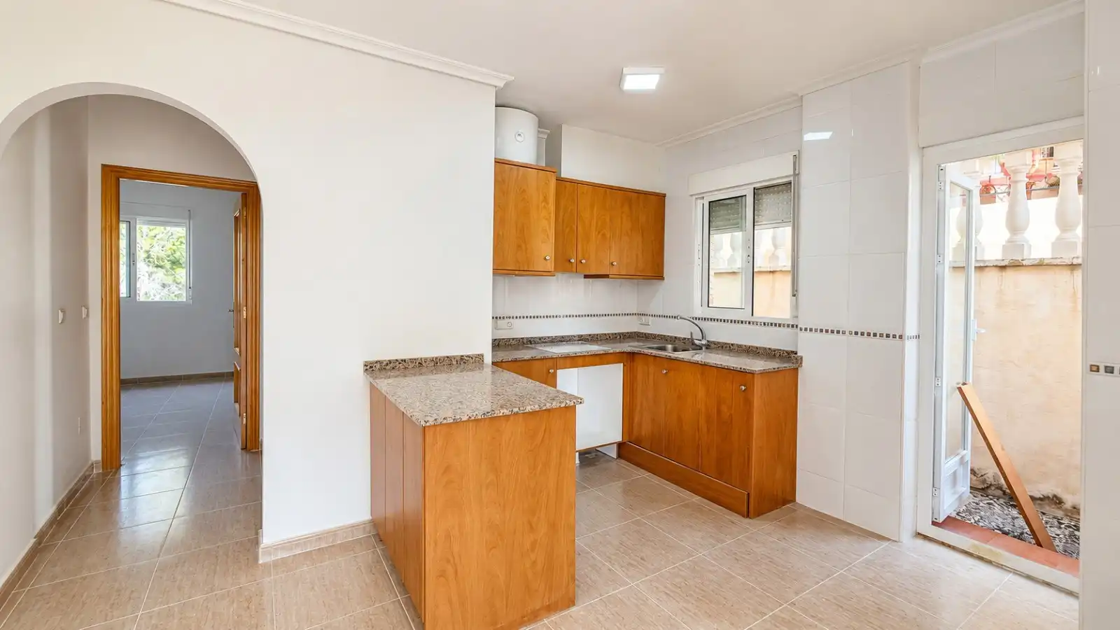 Cocina de Planta baja de alquiler en Algorfa con Aire acondicionado, Calefacción y Jardín privado