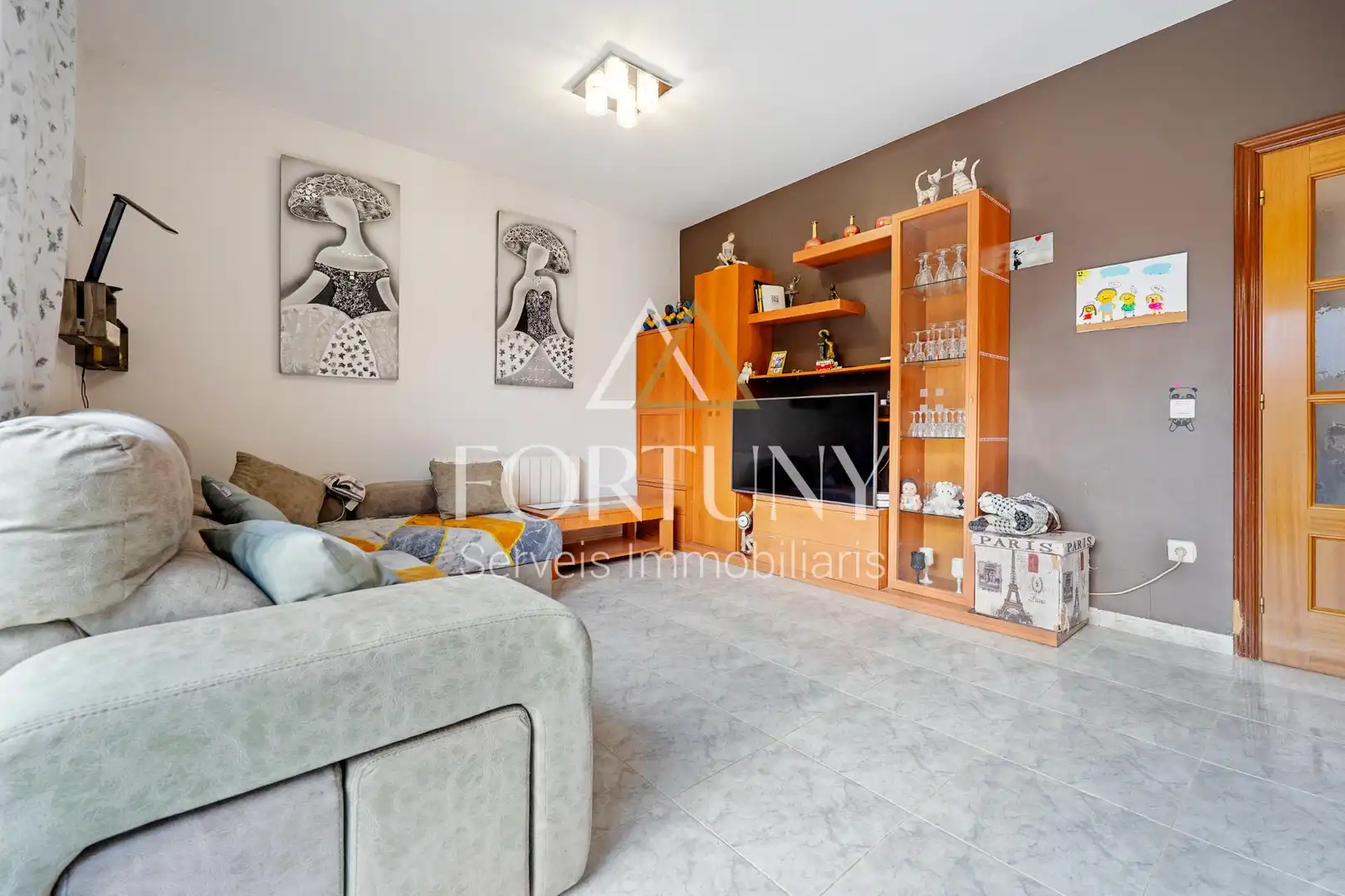 Sala de estar de Casa o chalet en venta en Pira con Aire acondicionado, Calefacción y Jardín privado