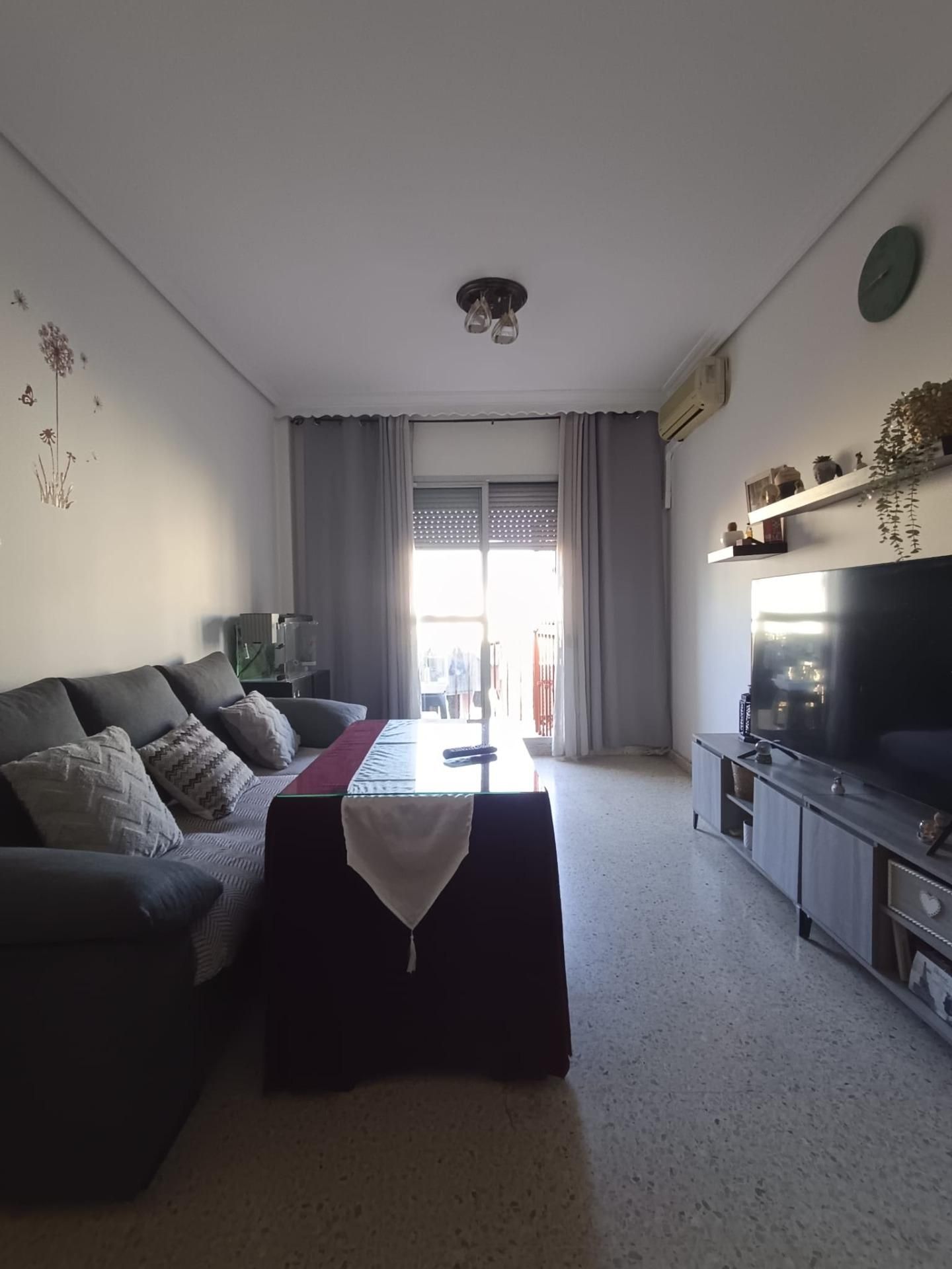 Sala de estar de Piso en venta en  Sevilla Capital