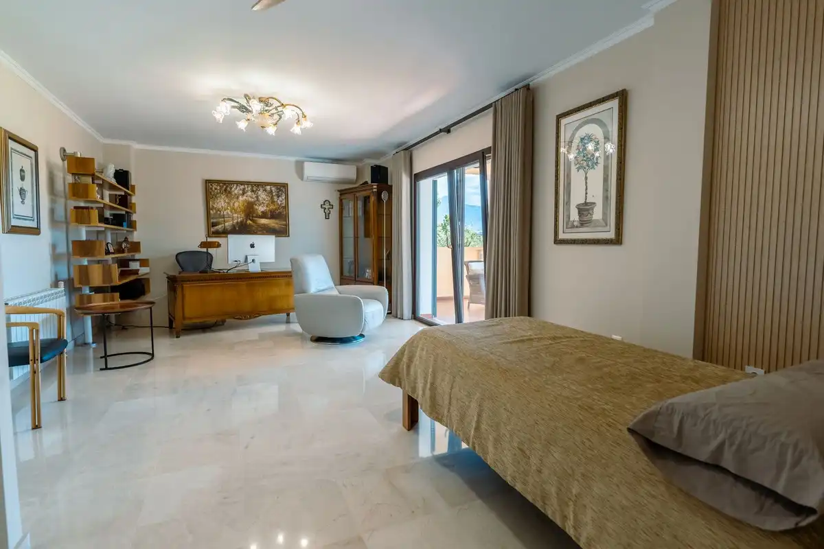 Dormitori de Casa o xalet en venda en Marbella amb Aire condicionat, Terrassa i Traster