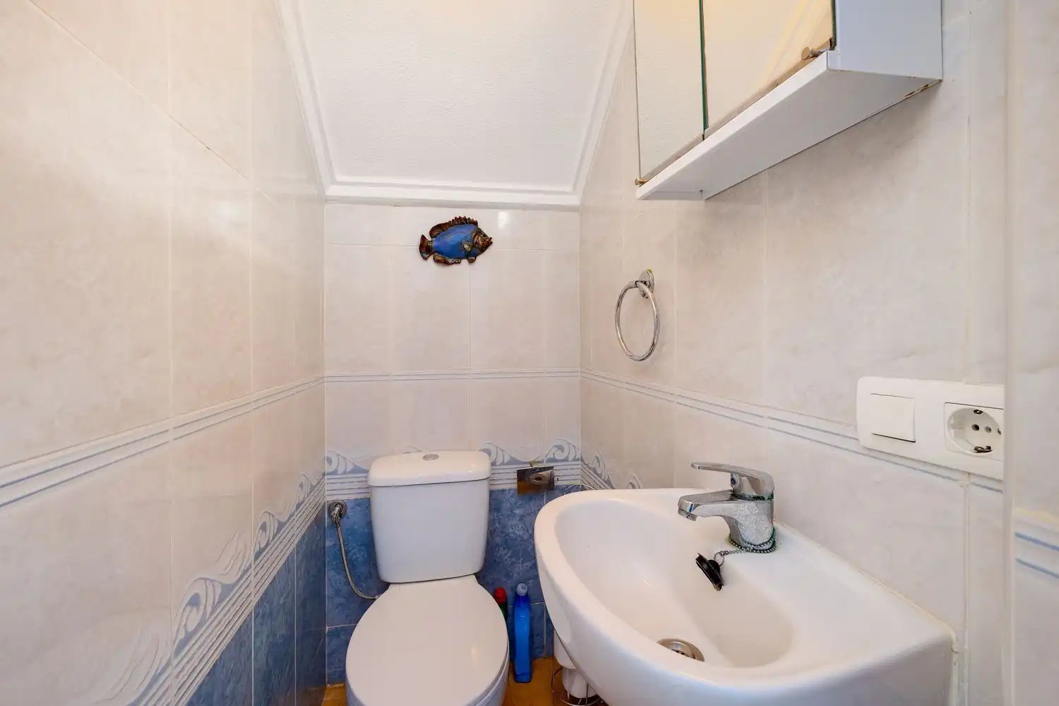 Badezimmer von Einfamilien-Reihenhaus zum Verkauf in Torrevieja mit Terrasse, Balkon und Gemeinschaftspool