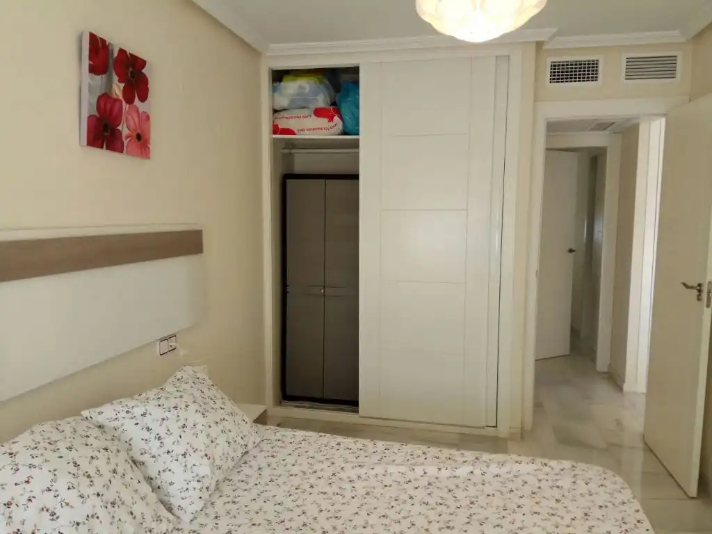 Dormitori de Apartament de lloguer en Torremolinos amb Aire condicionat, Calefacció i Terrassa