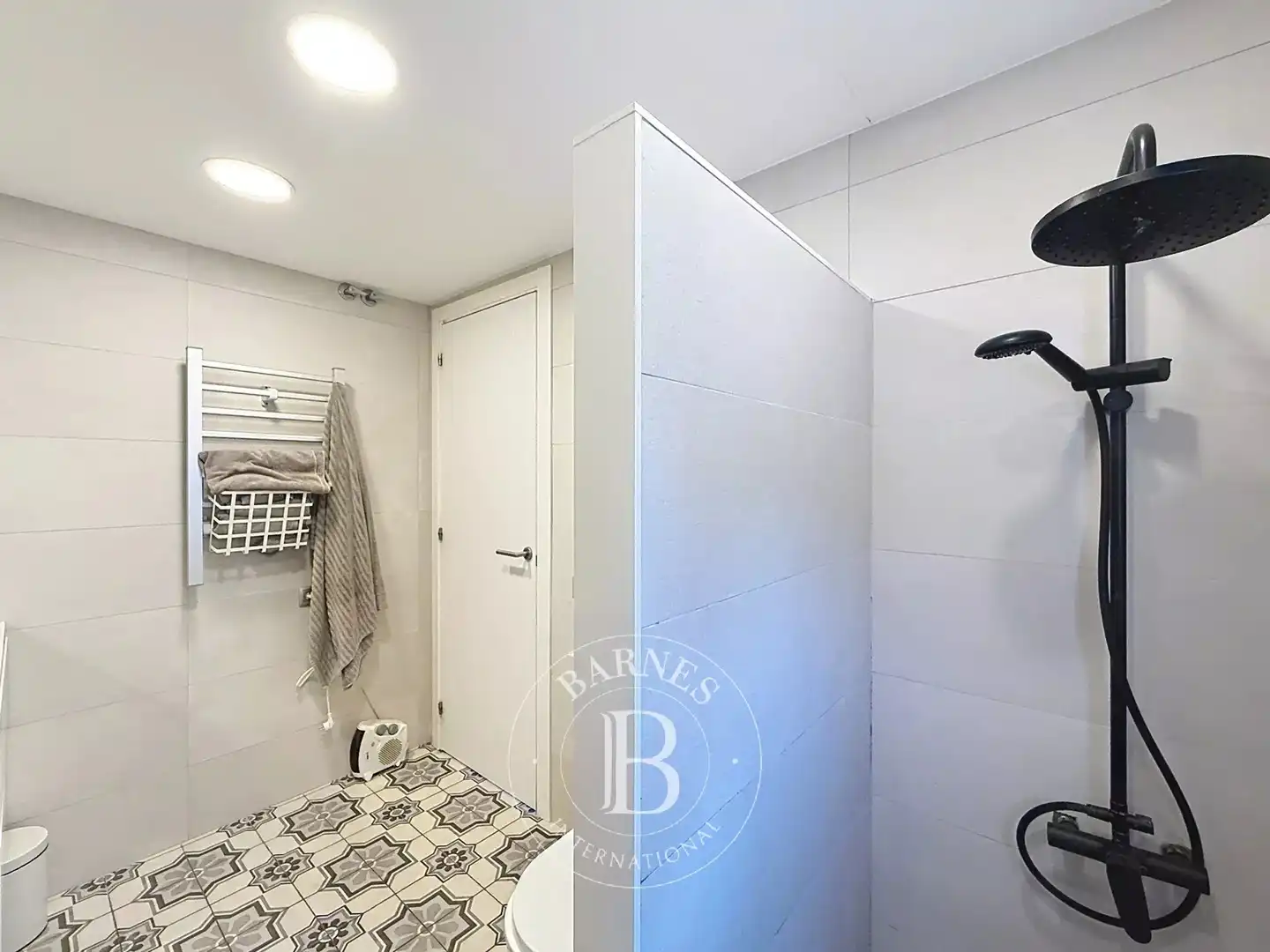 Baño de Casa adosada en venta en Mataró con Aire acondicionado, Calefacción y Jardín privado