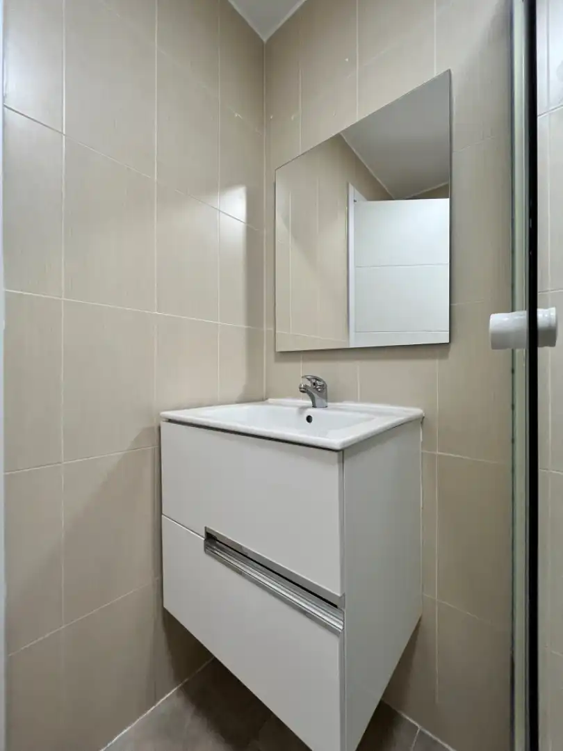 Badezimmer von Wohnung zur untervermieten in Madrid mit Klimaanlage, Terrasse und Möbliert