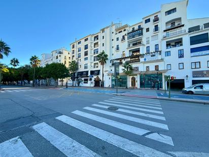 Vista exterior de Apartament en venda en Marbella amb Terrassa i Balcó