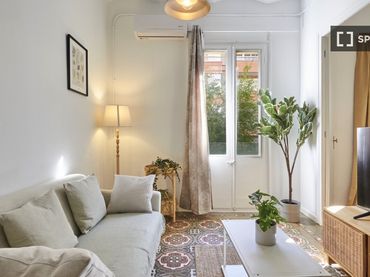 Flat with balcony to rent in Gràcia