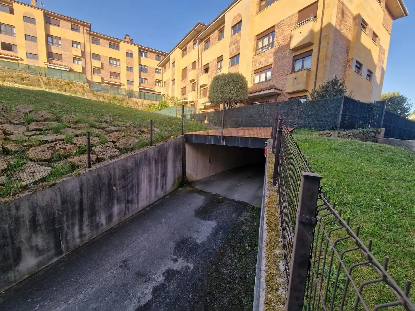 Einzelparkplatz mit Aufzug zum Verkauf in Llanera