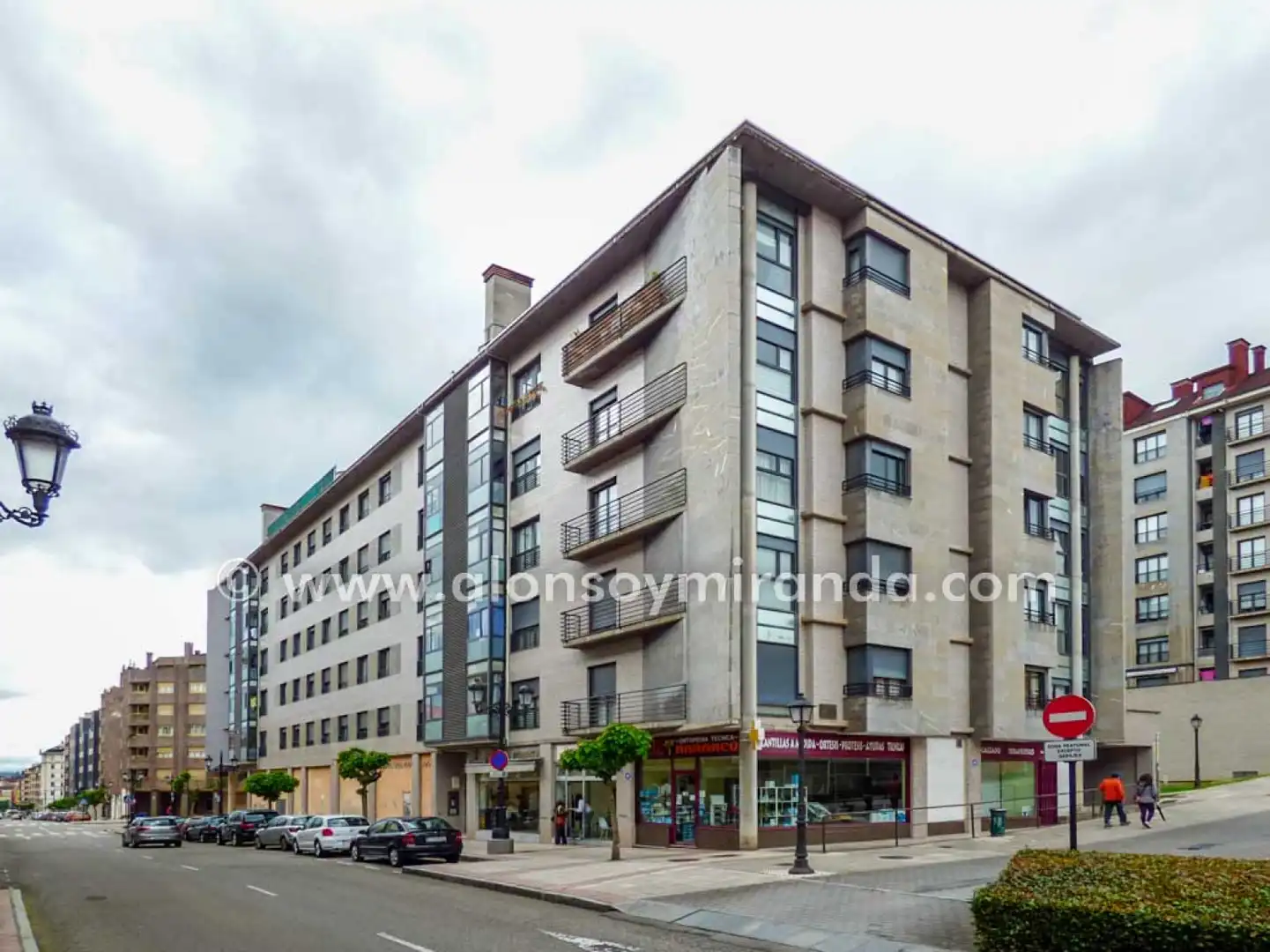 Vista exterior de Piso de alquiler en Oviedo  con Calefacción, Parquet y Terraza