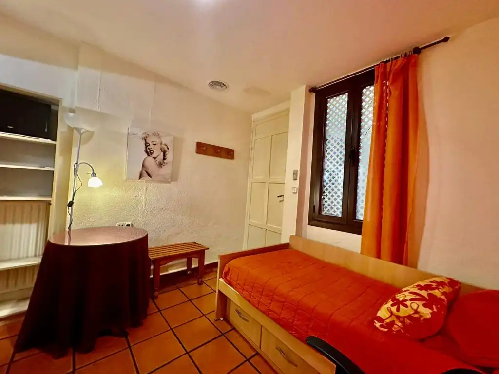 Habitación de Estudio de alquiler en Granada con Calefacción, Amueblado y Lavadora