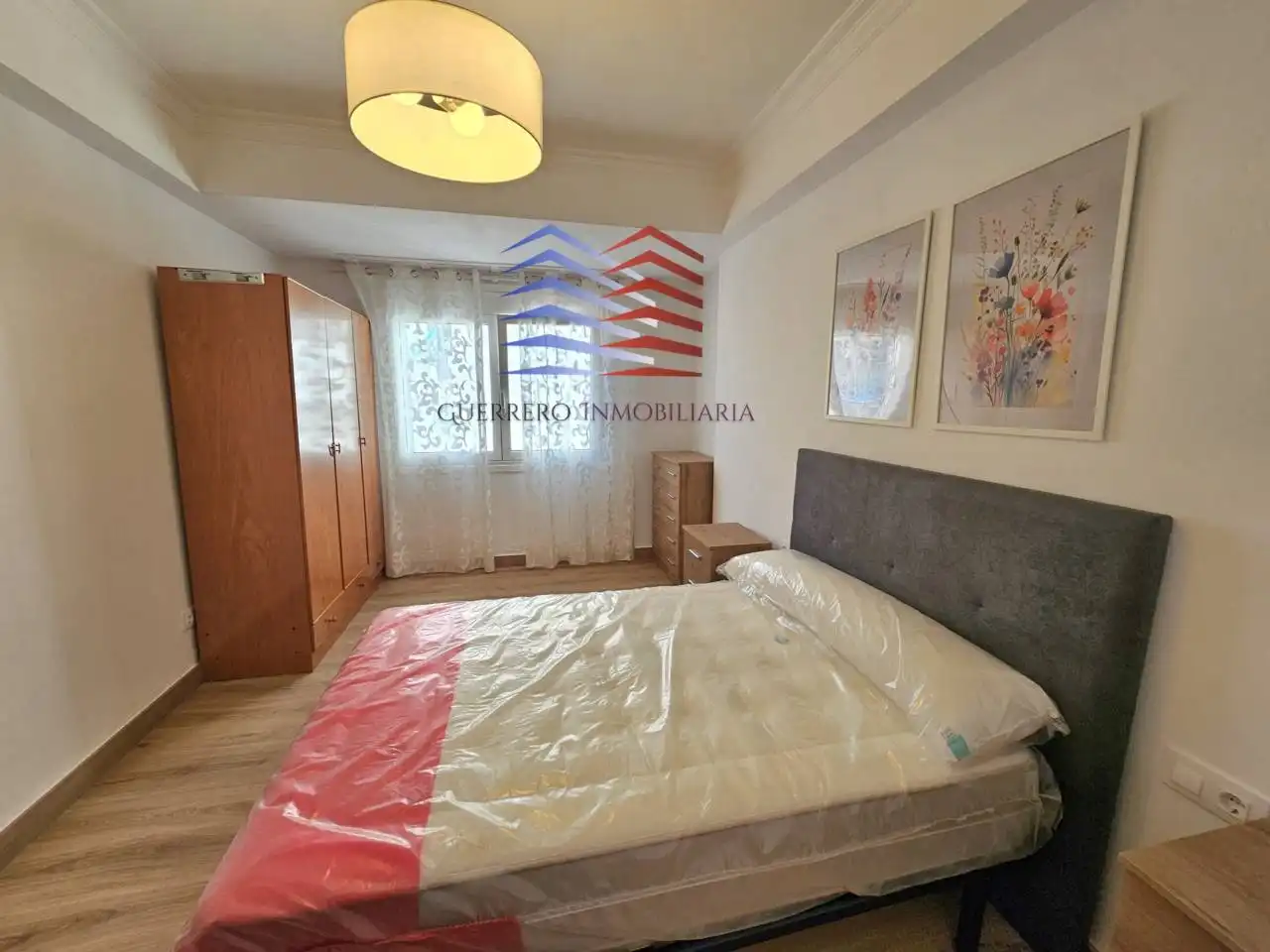Habitación de Piso de alquiler en Ourense Capital  con Calefacción, Parquet y Alarma