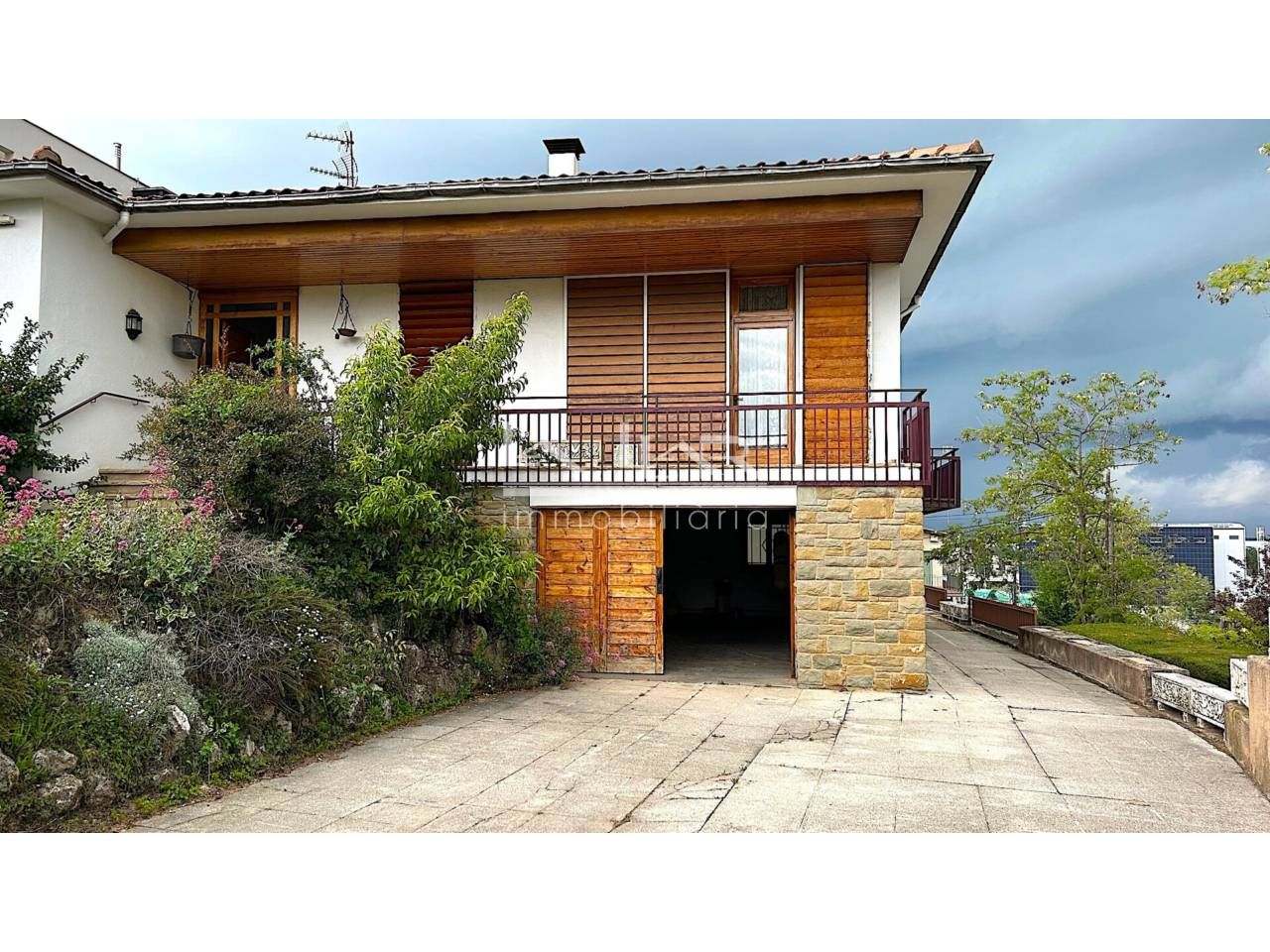 Vista exterior de Casa o xalet en venda en Vic amb Calefacció, Jardí privat i Parquet