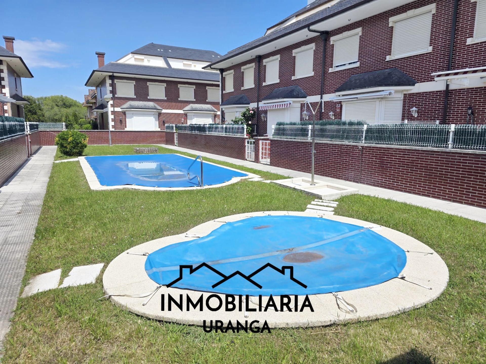 Exterior view of House or chalet for sale in Laredo  with Heating and Storage room