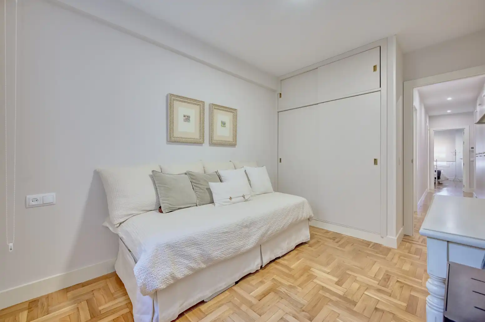 Bedroom of Flat for sale in  Pamplona / Iruña  with Air Conditioner, Heating and Parquet flooring