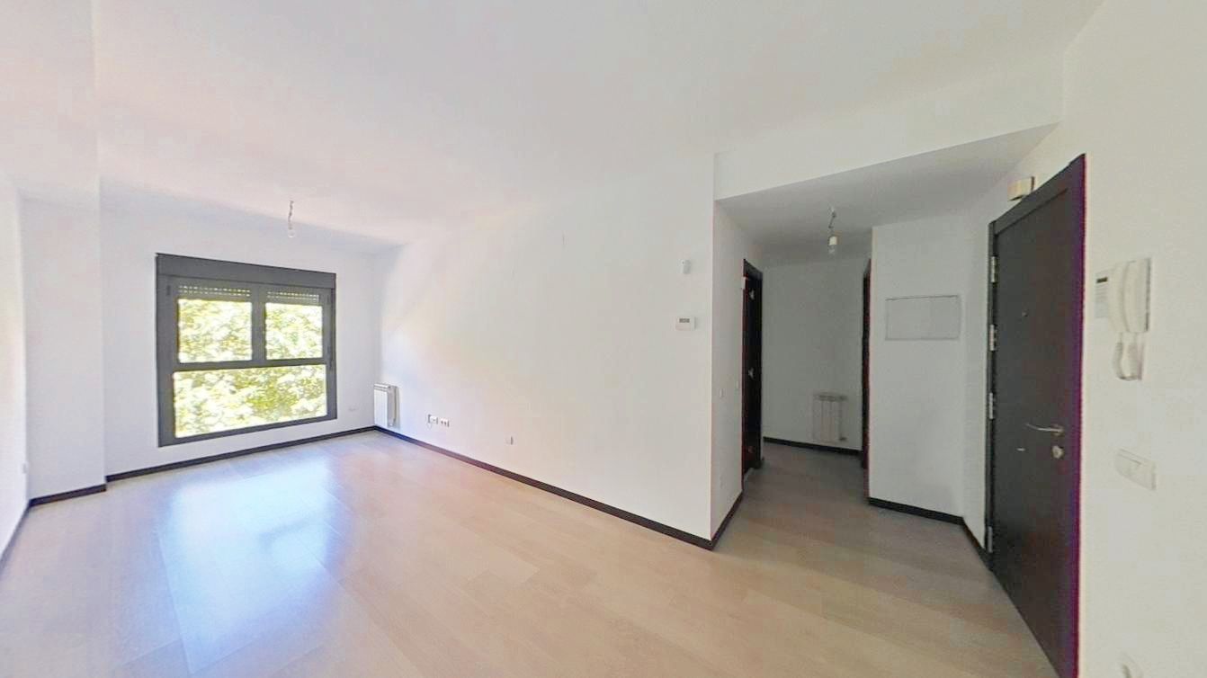 Living room of Flat for sale in  Madrid Capital  with Heating, Private garden and Storage room