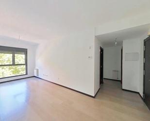 Living room of Flat for sale in  Madrid Capital  with Heating, Private garden and Storage room