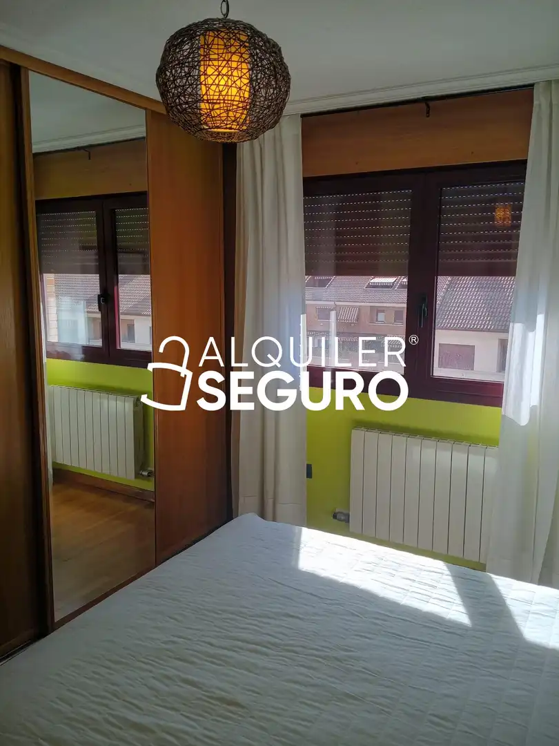 Bedroom of Flat for rent in Valladolid  with Heating, Swimming Pool and Furnished