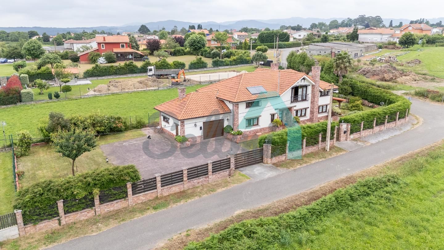 Vista exterior de Casa o xalet en venda en Muros de Nalón amb Calefacció, Jardí privat i Terrassa