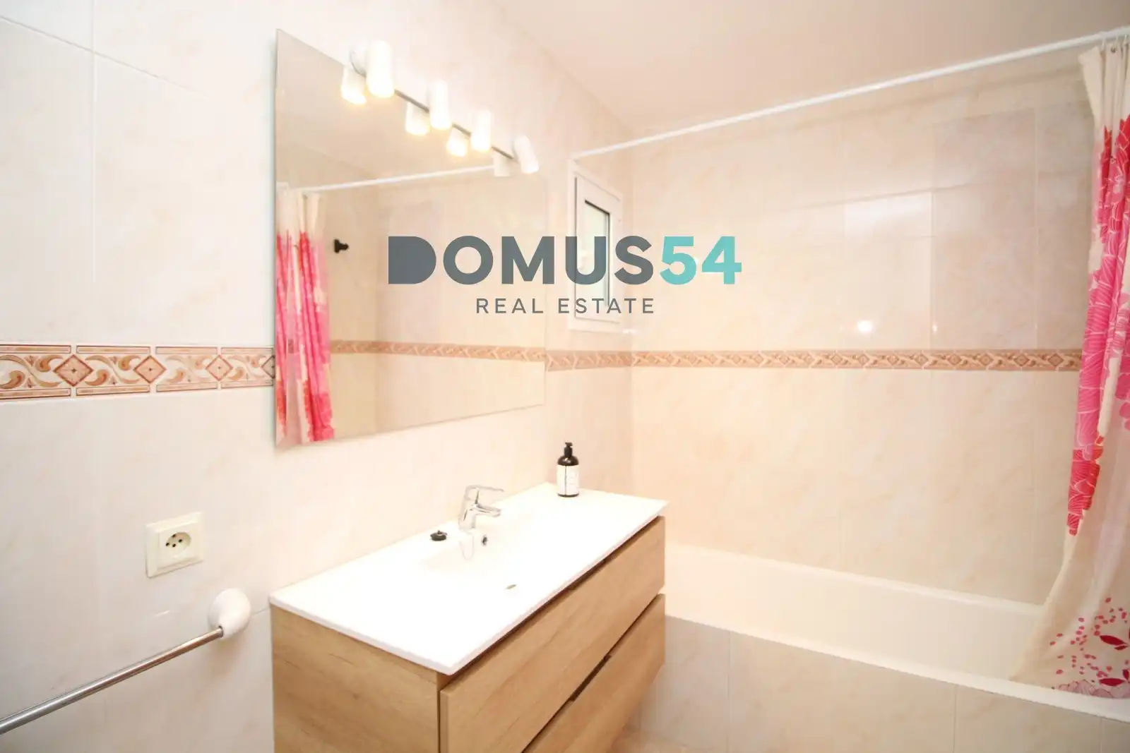 Badezimmer von Wohnungen zur Miete in Alcúdia mit Klimaanlage, Terrasse und Ofen