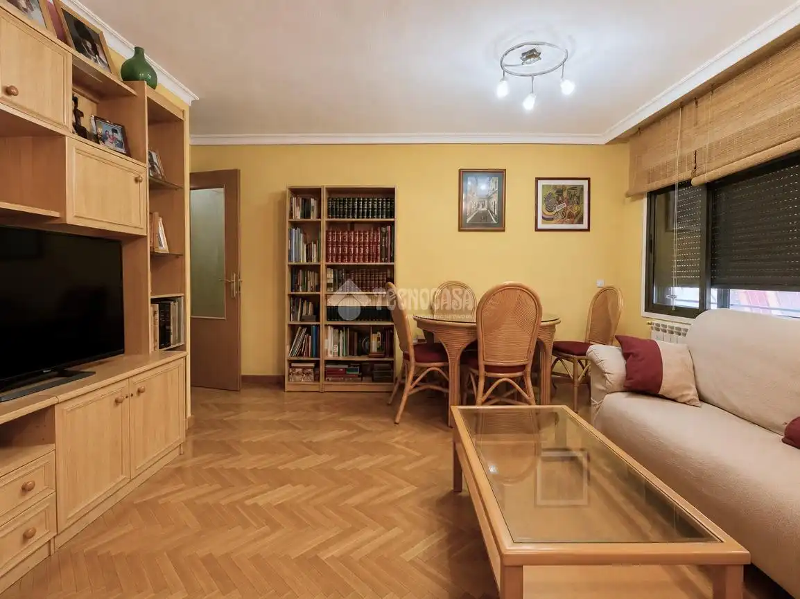 Sala de estar de Piso en venta en San Fernando de Henares con Aire acondicionado, Calefacción y Parquet