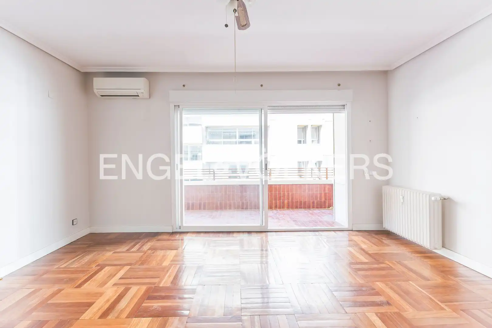 Living room of Flat for sale in Madrid  with Air Conditioner, Heating and Terrace