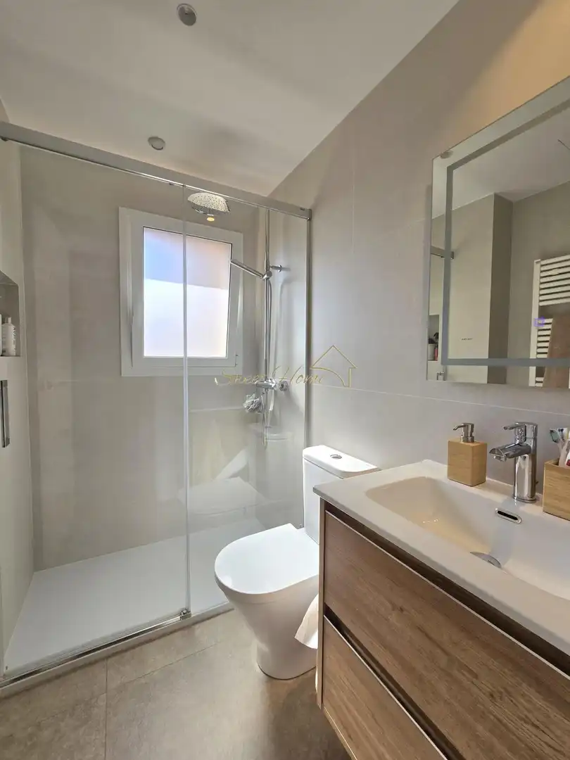 Badezimmer von Wohnung zum Verkauf in Montgat mit Klimaanlage, Heizung und Parkett