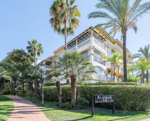 Vista exterior de Planta baixa en venda en Marbella amb Aire condicionat, Calefacció i Jardí privat