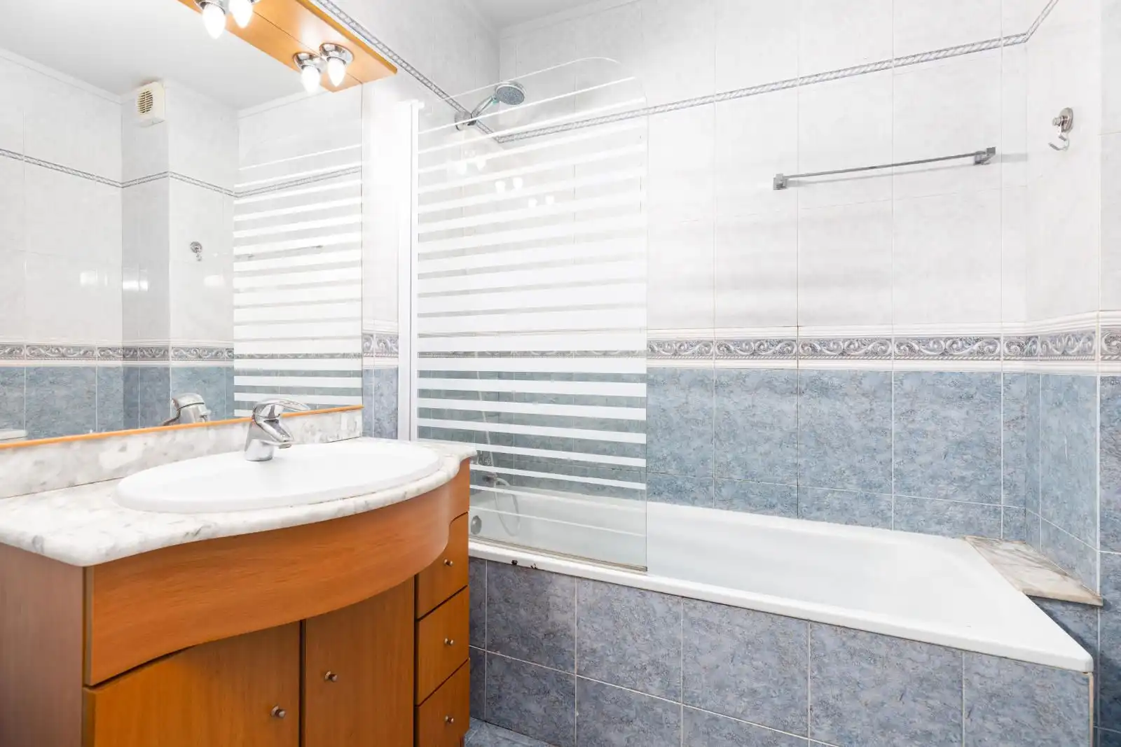 Baño de Dúplex en venta en Parets del Vallès con Aire acondicionado, Calefacción y Terraza